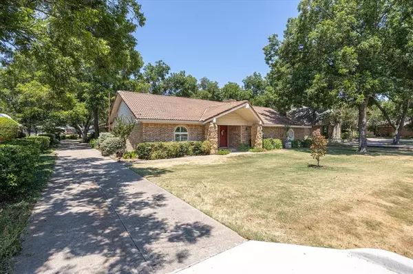 Granbury, TX 76049,8906 Woodlawn Drive