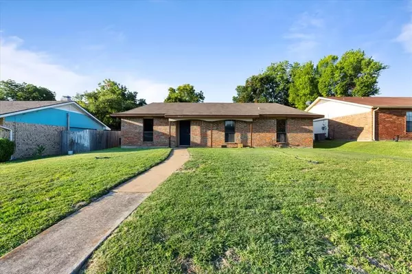 2822 Churchill Way, Garland, TX 75044