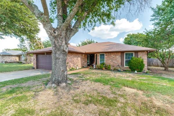 6820 Ridgetop Road, North Richland Hills, TX 76182