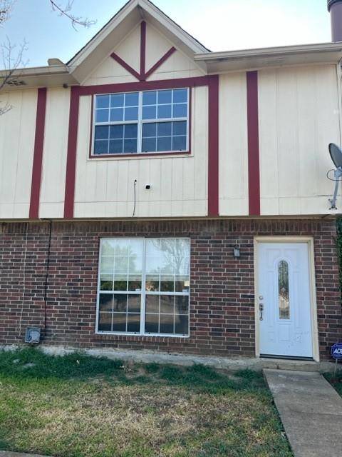 35 E Mountain Lane, Grand Prairie, TX 75052