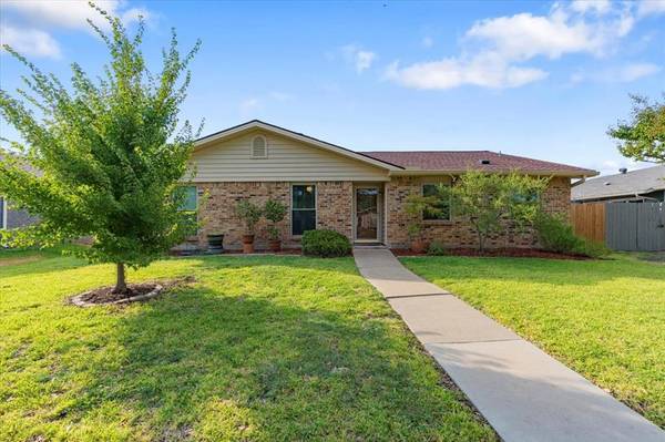 1816 Chamberlain Drive, Carrollton, TX 75007