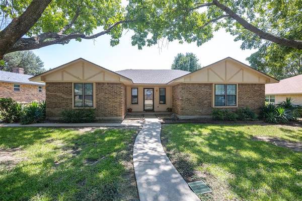 903 Casa Linda Street, Ennis, TX 75119