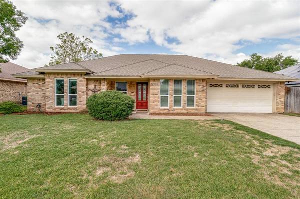 1303 Brookfield Lane, Mansfield, TX 76063