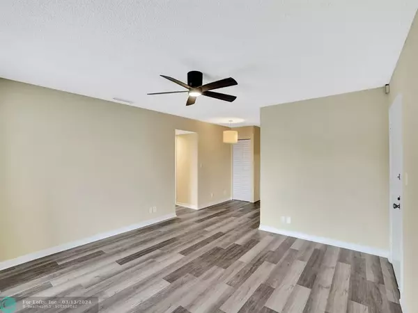 Pompano Beach, FL 33060,101 E McNab  #333