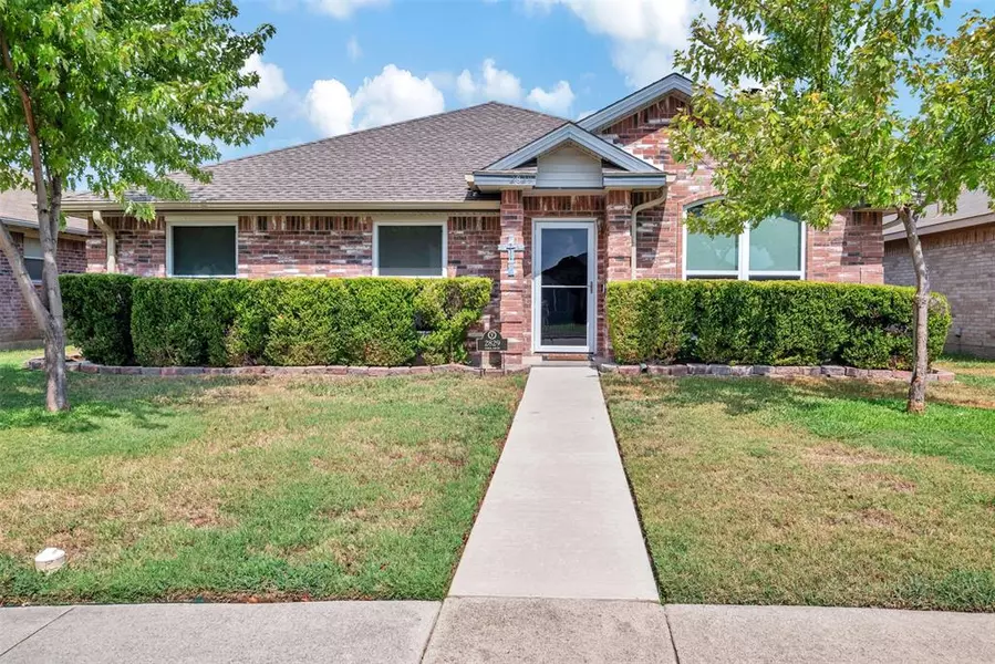 2829 Coral Drive, Lancaster, TX 75146