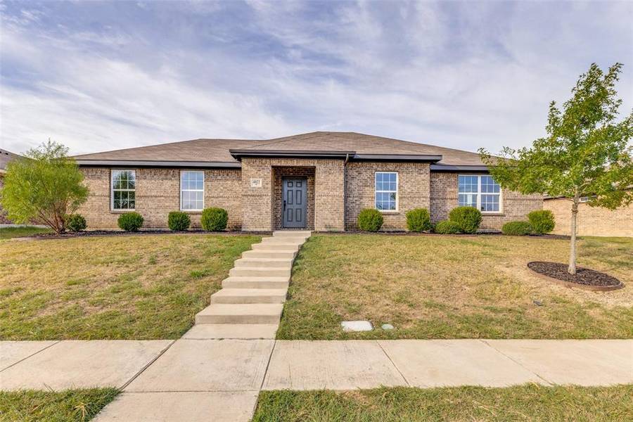 4022 Meadow Canyon Drive, Lancaster, TX 75146