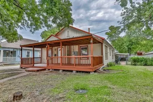 526 N Chestnut Street, Gainesville, TX 76240