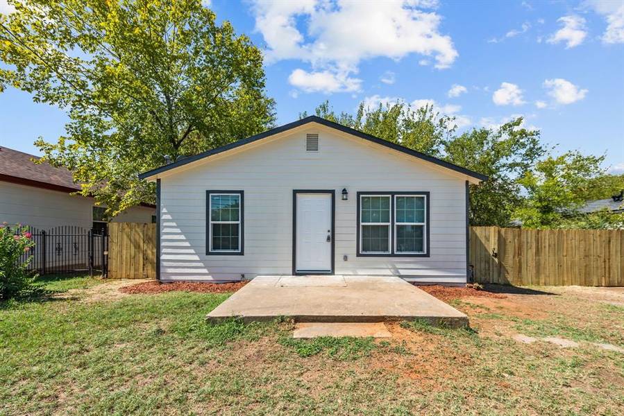 2300 Amanda Avenue, Fort Worth, TX 76105