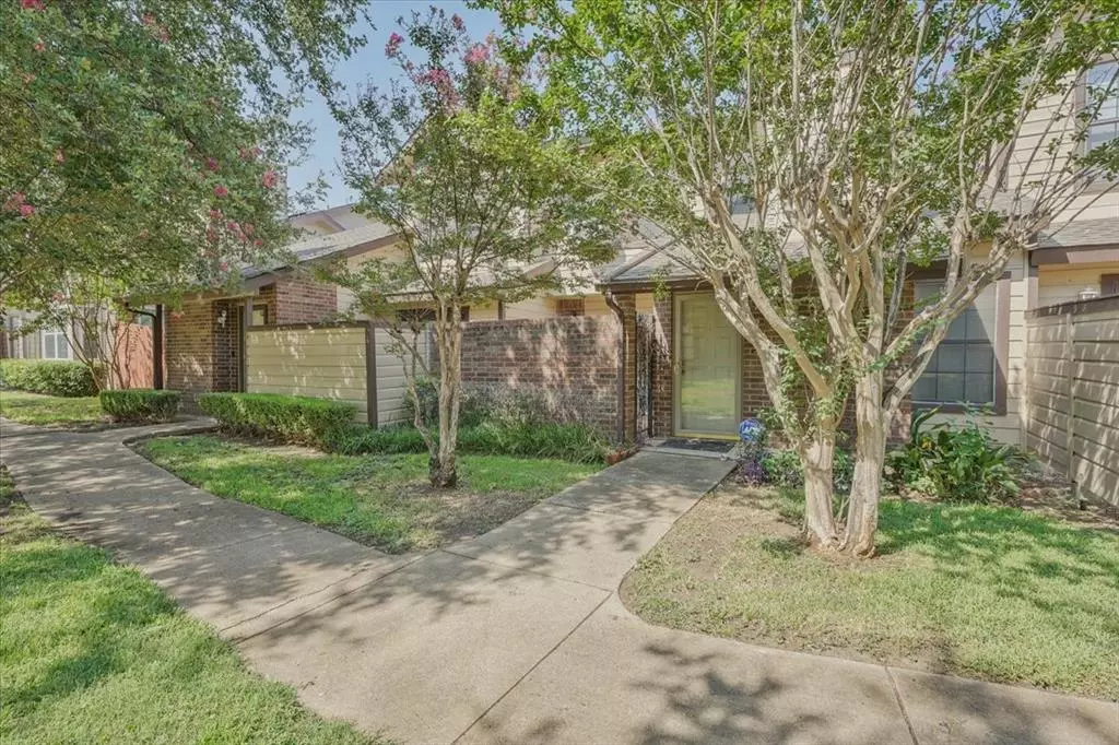 Arlington, TX 76014,2405 Overland Lane