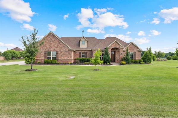 2016 Twin Creeks Circle, Pilot Point, TX 76258