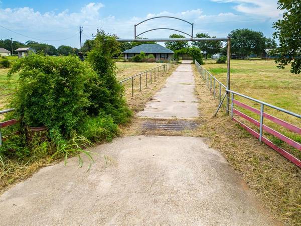 17537 County Road 4065, Kemp, TX 75143