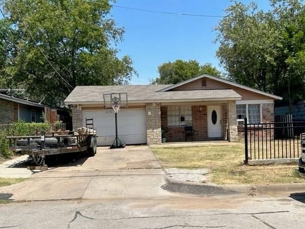 1175 Debbie Street, Fort Worth, TX 76115