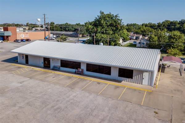 1128 W Main Street, Olney, TX 76374