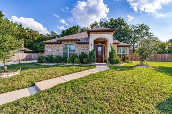 200 Moses Drive, Glenn Heights, TX 75154