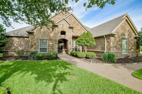 2300 Waters Edge Drive, Granbury, TX 76048