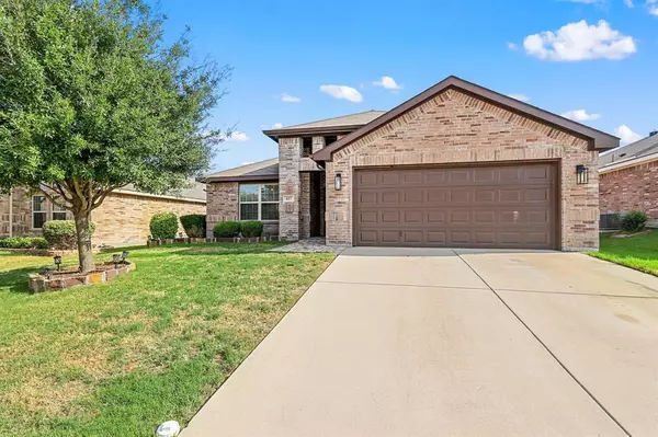 417 Millbrook Lane, Fort Worth, TX 76036