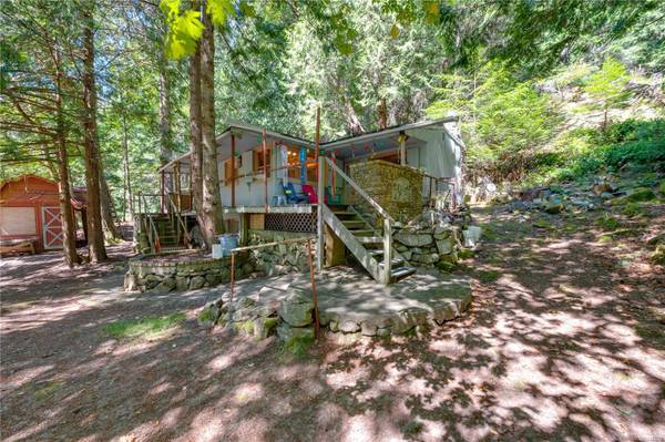 Mayne Island, BC V0N 2J2,505 & 509 Bluff Way