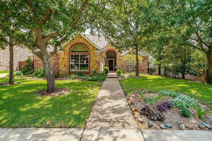 7800 Shady Oaks Drive, North Richland Hills, TX 76182