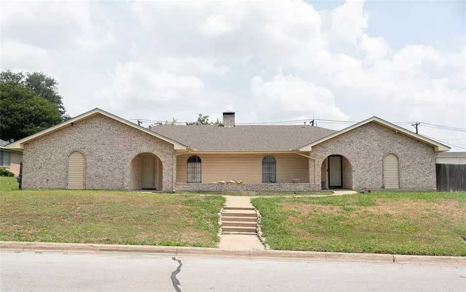 8300 El Retiro Road, Fort Worth, TX 76116