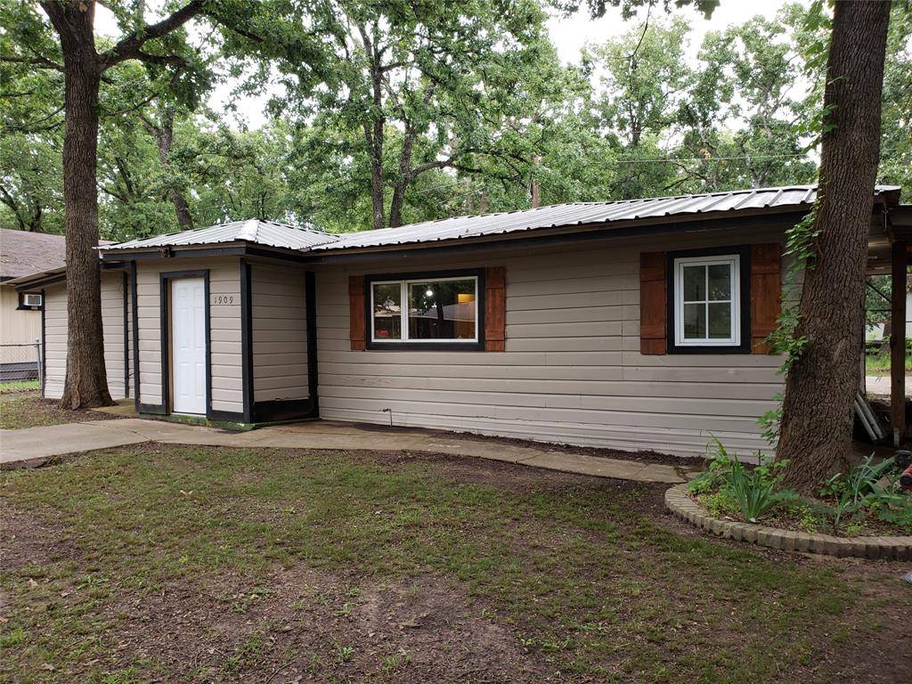 West Tawakoni, TX 75474,1909 Wahoo Lane