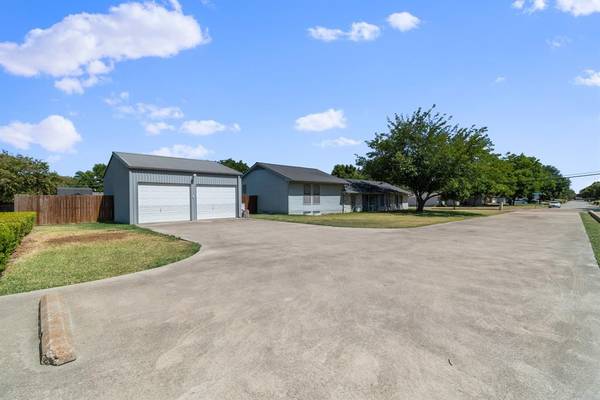 1151 Cozby Street W, Benbrook, TX 76126