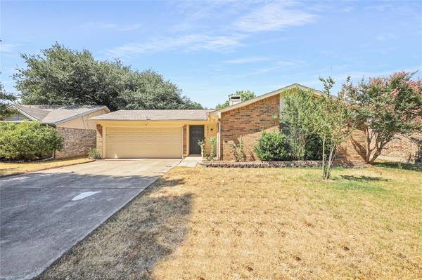 5921 Oak Hill Road, Watauga, TX 76148