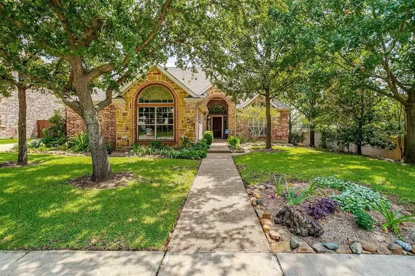 7800 Shady Oaks Drive, North Richland Hills, TX 76182