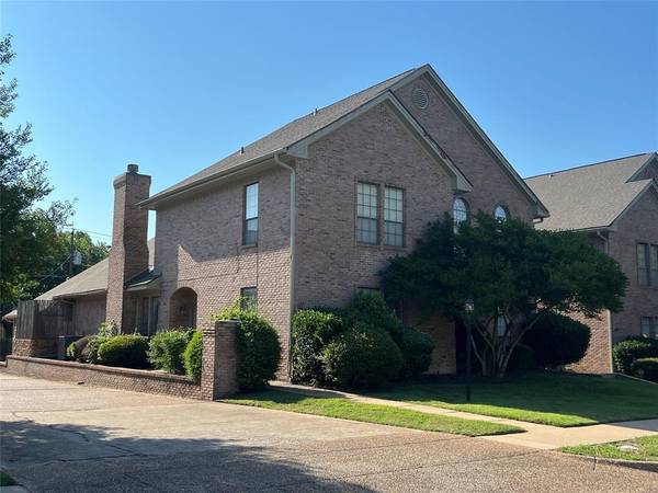 1221 Belle Place, Fort Worth, TX 76107