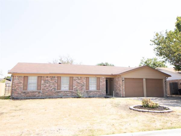 7405 Independence Lane, Forest Hill, TX 76140