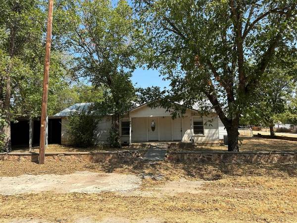 400 N Broadway Street, Blanket, TX 76432