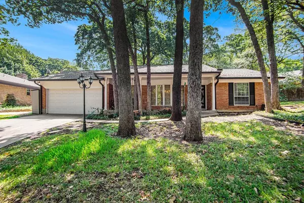 2111 Ridgedale Drive, Arlington, TX 76013