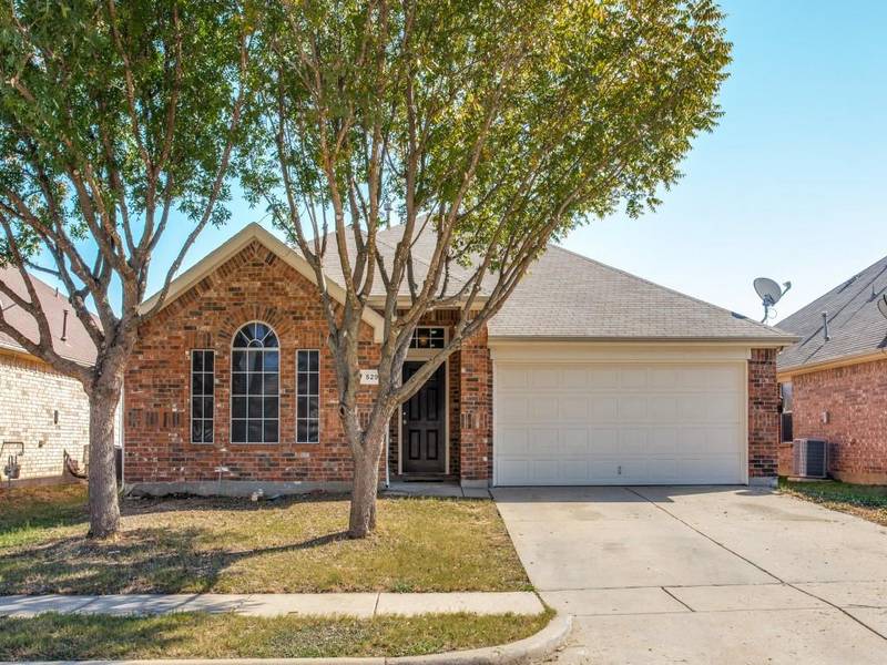 529 Creekbend Street, Crowley, TX 76036