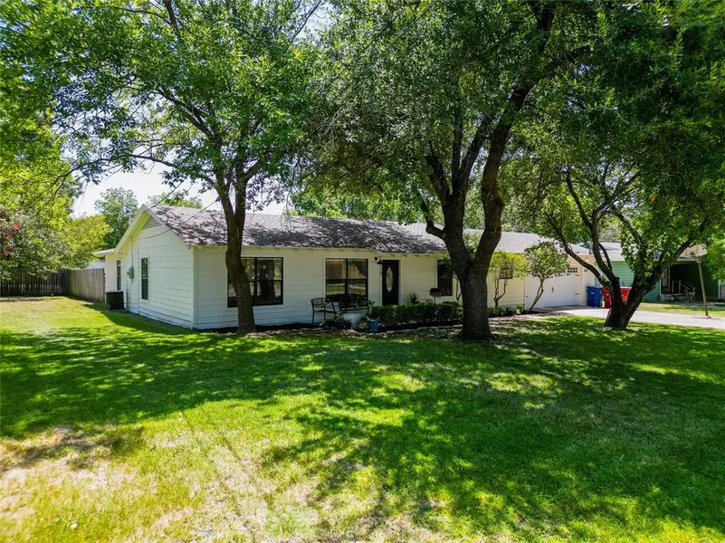 310 N Hamilton Street, Farmersville, TX 75442