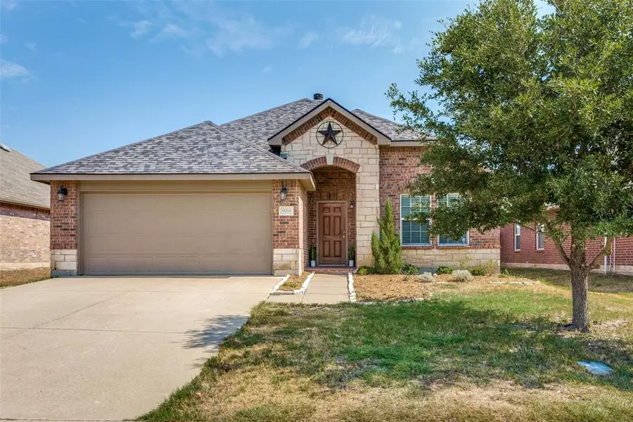 920 Grant Street, Burleson, TX 76028