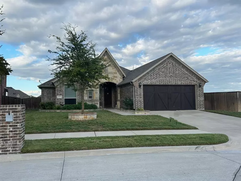 237 Crestlyn Drive, Midlothian, TX 76065