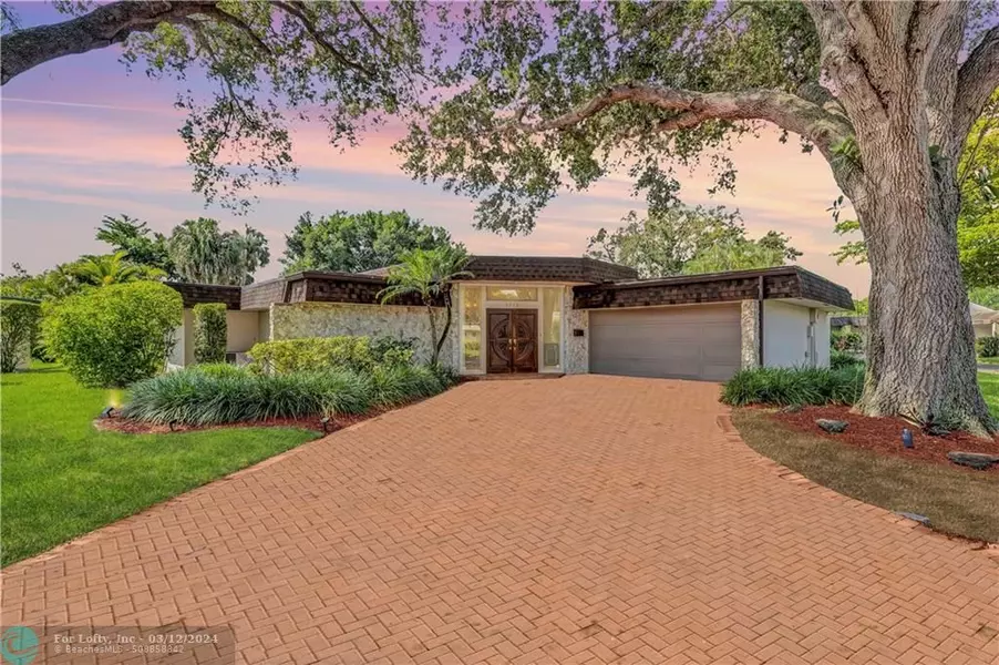 5712 Bamboo Cir, Tamarac, FL 33319