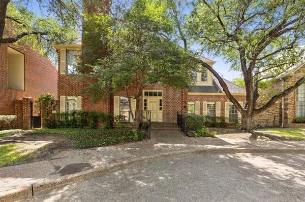 2 Parliament Place,  Dallas,  TX 75225