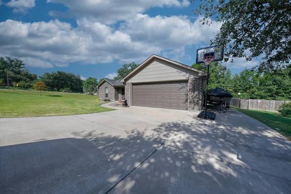 Mineola, TX 75773,204 County Road 2276