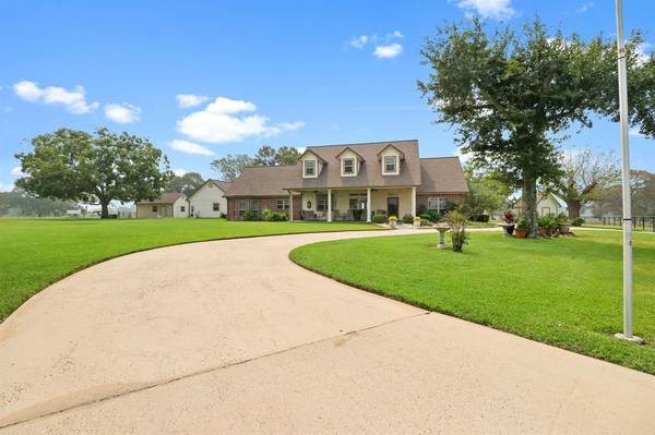 10 Elmina Road, New Waverly, TX 77340