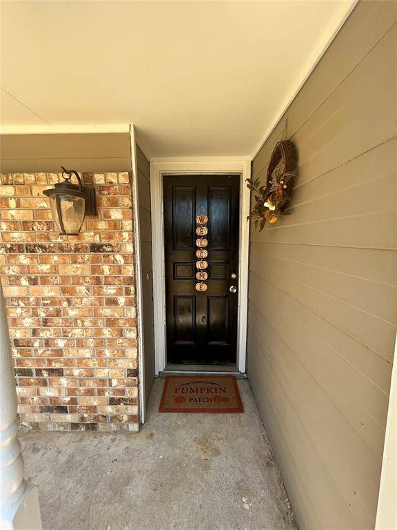 5703 Mansfield Road,  Arlington,  TX 76017