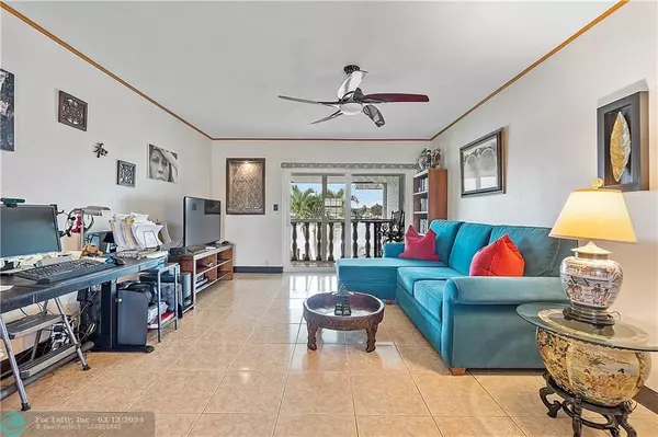 Pompano Beach, FL 33060,650 Pine Dr  #17