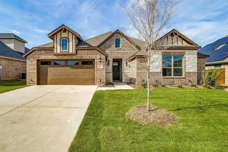 137 Trail Drive, Waxahachie, TX 75165