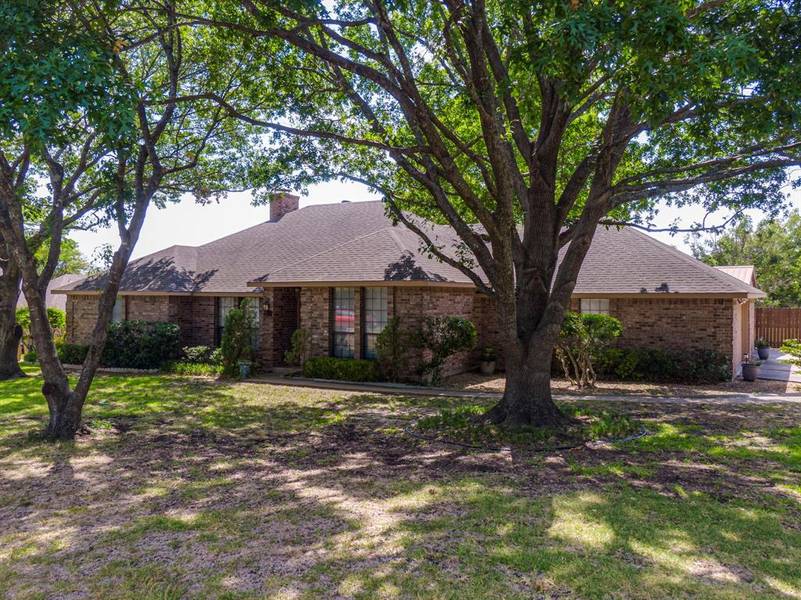 505 Roaring Creek Drive, Oak Leaf, TX 75154