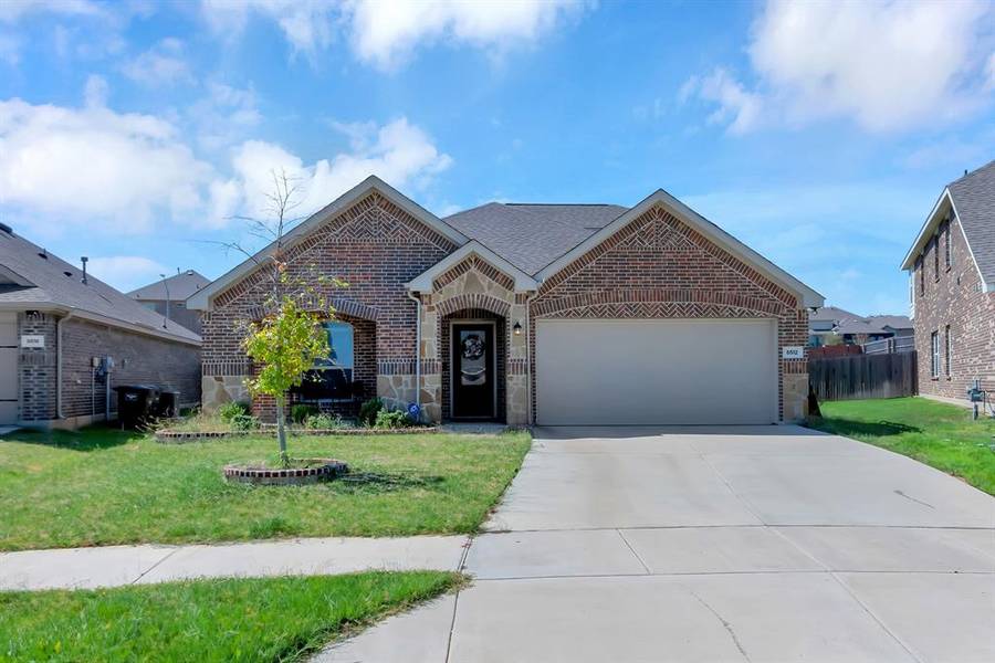 8512 Grand Oak Road, Fort Worth, TX 76123