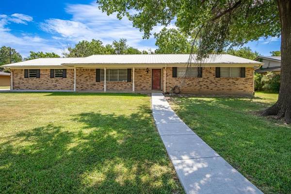 815 Nob Hill Lane, Wolfe City, TX 75496