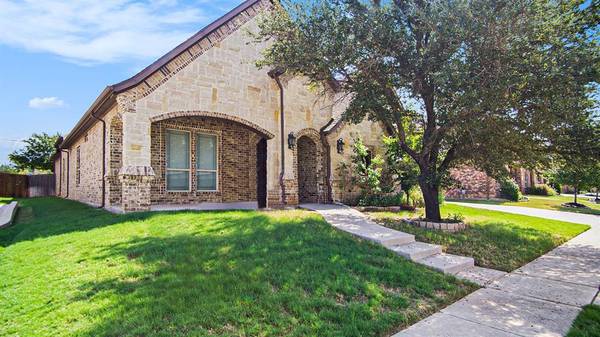 7828 Seven Oaks Drive, North Richland Hills, TX 76182