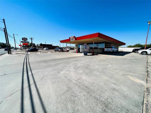 Andrews, TX 79714,1007 N Main Street