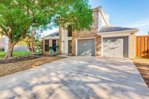 323 Georgian Oak Court, Lake Dallas, TX 75065