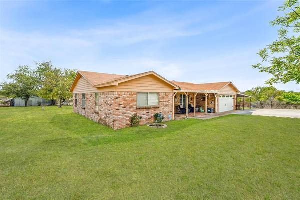 892 Highland Circle, Springtown, TX 76082