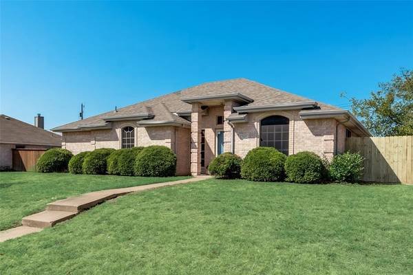 717 Kristi Lane,  Cedar Hill,  TX 75104